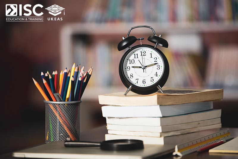 Tại sao các bạn nên tìm học bổng du học Anh?