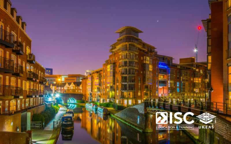Birmingham là sự pha trộn của những nét kiến trúc hiện đại nhưng lại rất thanh bình