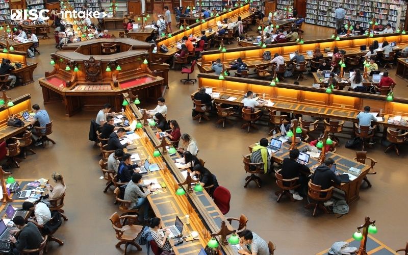 Mỗi năm trường Đại học Macquarie tại Úc trao khoảng 6 triệu đô la tiền học bổng cho sinh viên
