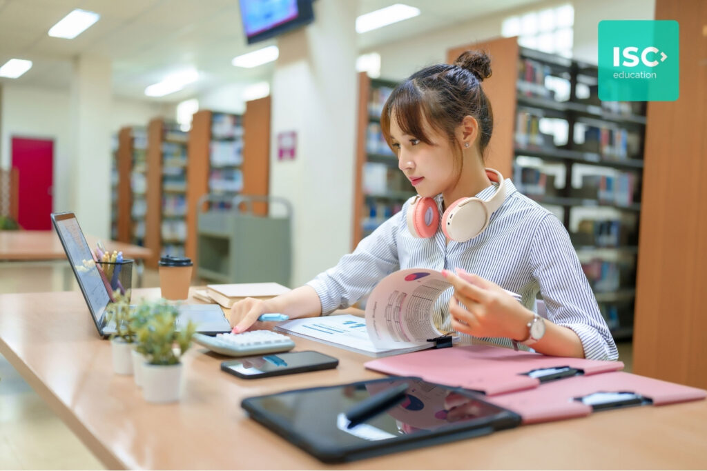 Nhóm ngành tài chính - Ngành Nên Chọn Khi Đi Du Học