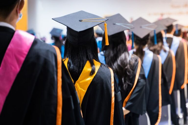 Chương trình đào tạo y tá chính quy chi tiết 2025  | Top 50 đại học tốt nhất theo QS Rankings 