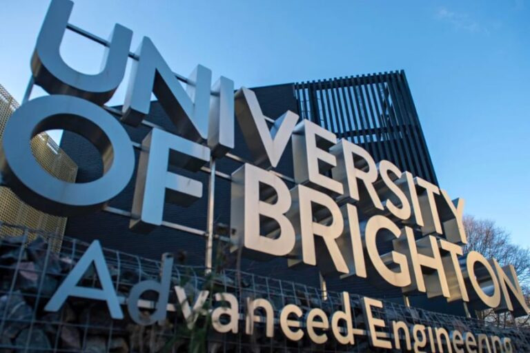 Đại học University of Brighton | Tổng quan, học bổng và học phí mới nhất 2025