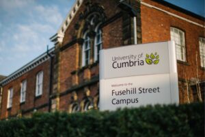 Đại học University of Cumbria | Tổng quan, học bổng và học phí mới nhất 2025