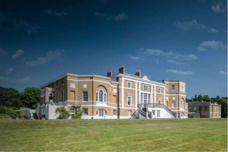Cao đẳng Waverley Abbey College | Cập nhật mới nhất 2025