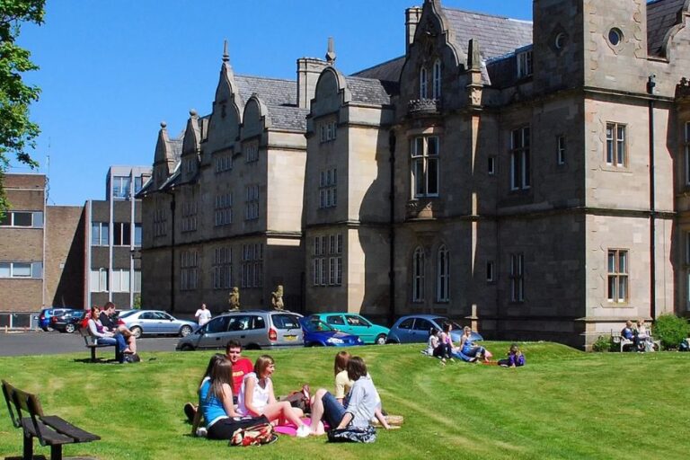 Cao đẳng đại học Stranmillis University College | Tổng quan, học bổng và học phí mới nhất 2025