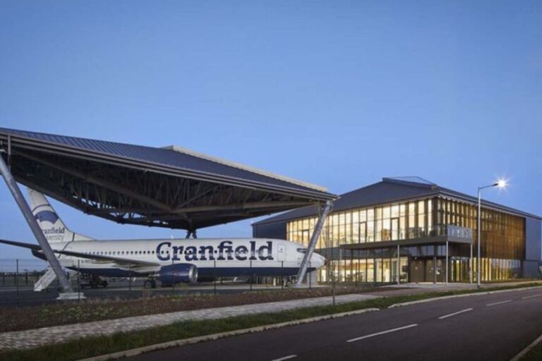 Đại học Cranfield University | Tổng quan, học bổng và học phí mới nhất 2025
