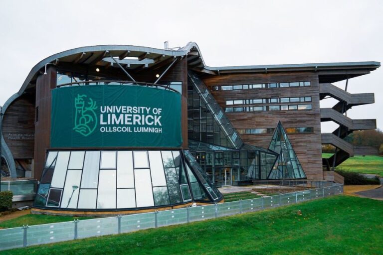 Đại học University of Limerick | Tổng quan, học bổng và học phí mới nhất 2025