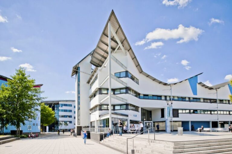 Đại học University of East London | Tổng quan, học bổng và học phí mới nhất 2025