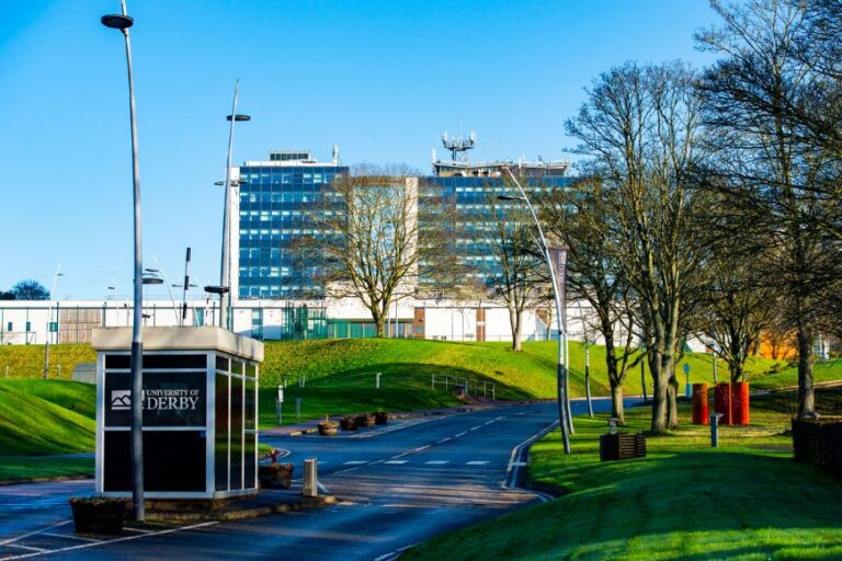 Đại học University of Derby | Tổng quan, học bổng và học phí mới nhất 2025