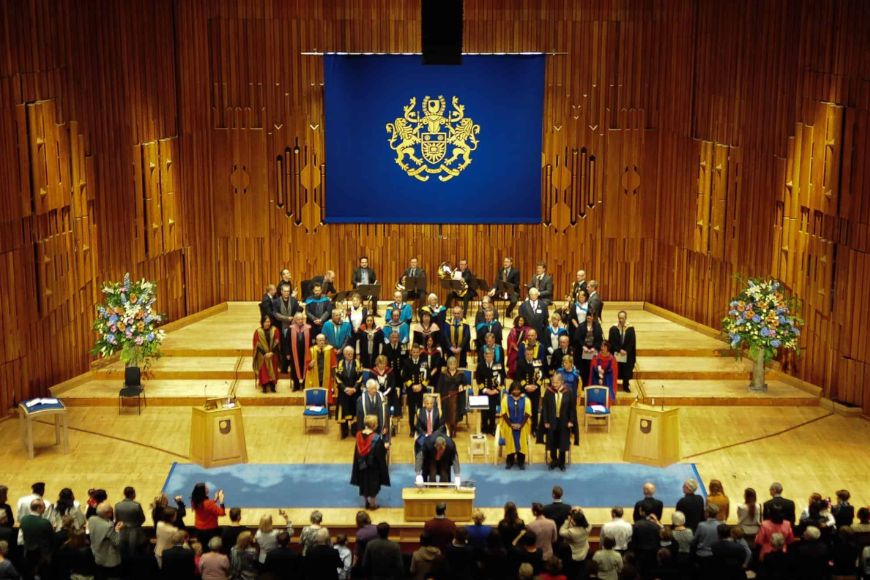 Tốt nghiệp đại học The Open University UK
