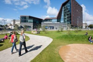 Đại học University of Plymouth | Tổng quan, học bổng và học phí mới nhất 2025