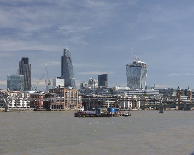 Khu tài chính City of London – trung tâm của thị trường bất động sản thương mại châu Âu