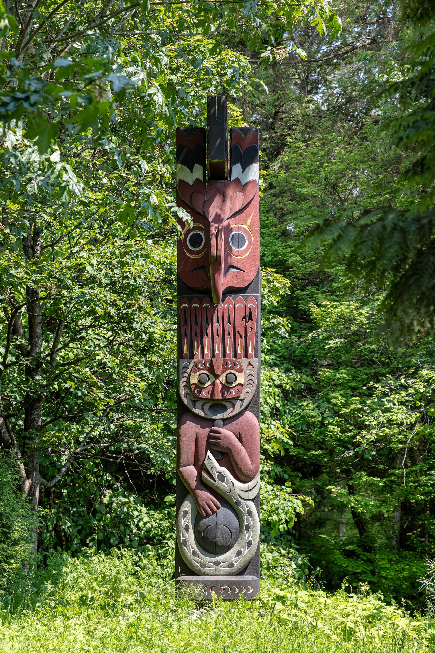 Cột totem của các dân tộc First Nations tại công viên Stanley, Vancouver, Canada