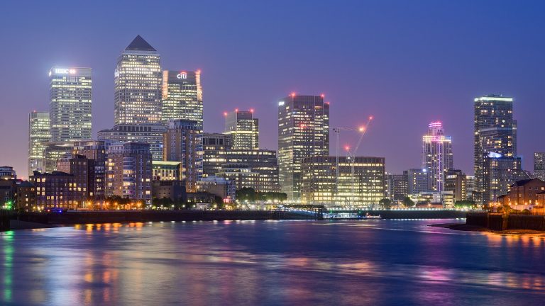 Khu tài chính Canary Wharf, London – nơi đặt trụ sở của nhiều hãng tư vấn và dịch vụ chuyên nghiệp hàng đầu