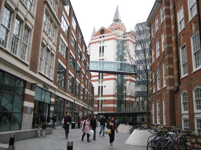 Quảng trường John Watkins, London School of Economics