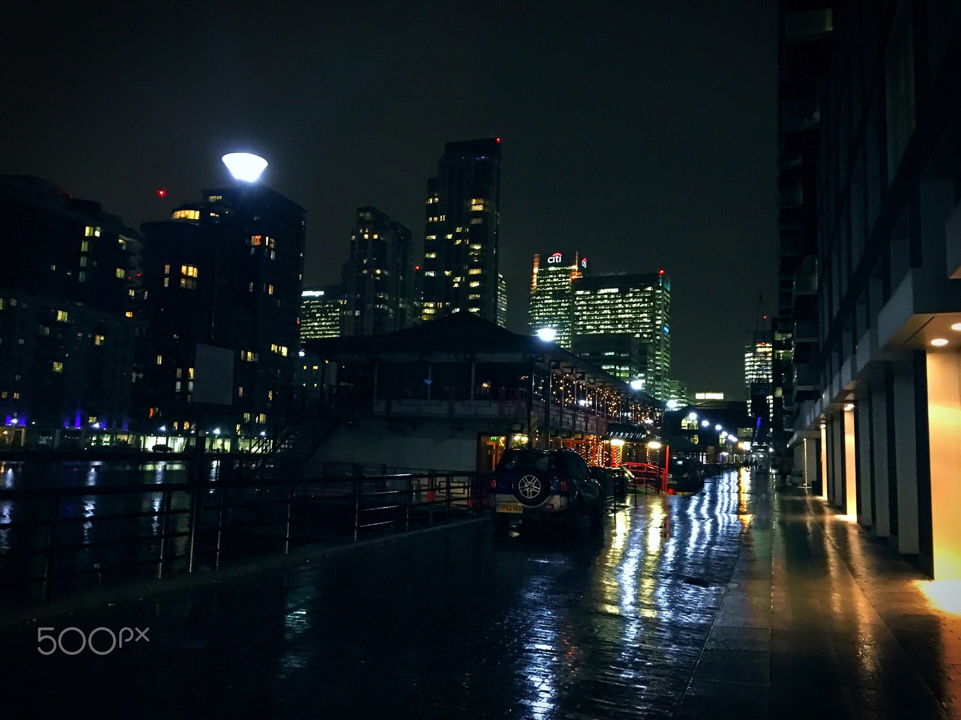 Khu tài chính London về đêm